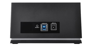 Illustration for article titled Wirelessly Access Any of Your Naked Hard Drives With This Dock